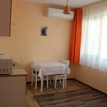 Студио Гладстон Apartment
